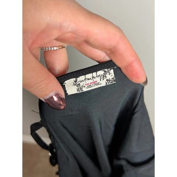 Free People Black Ruched Slip Dress Adjustable Spaghetti Straps Size Small Wm’s - Picture 3 of 6